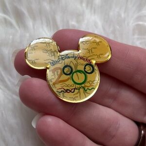 Disney Pintraders Walt Disney World “2000” Millenia Celebration Pin